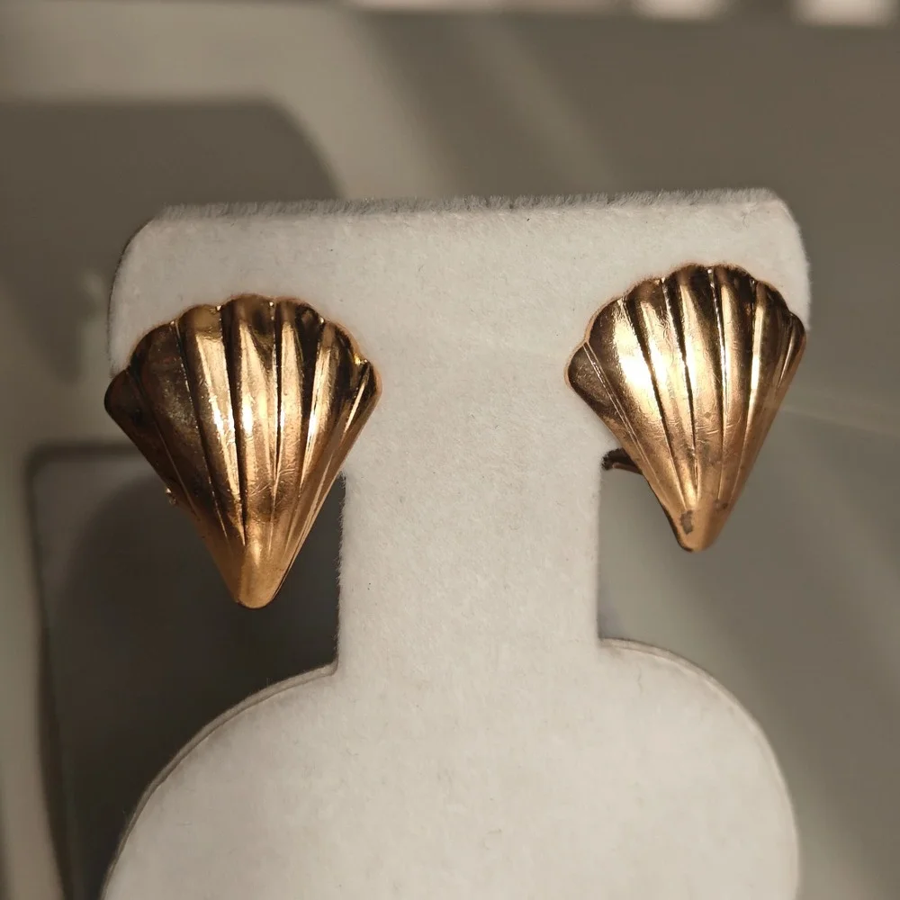 Gold Bronze Tone Scallop Seashell Clip On Pierced Earrings Nautical Coastal